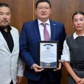 «Ерекше сезімді бастан кешіп отырмын»: Мұстафа Өзтүріктің қызы әкесінің туған жері Абай облысына барды