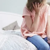 «Баланың әкесі өгей атасы»: Ақтөбе облысында 9-сынып оқушысы босанды