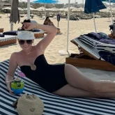 «Жас емес қой, қуып жүр»: Жұрт Баян Алагөзованың әрекетін сынға алды (ВИДЕО)