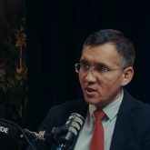 «Тілімізбен, ойымызбен Ресейге әлі отармыз» – Жанат Момынқұлов (ВИДЕО)