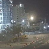 Ақтауда полицей жүк тиегішке соғылып, қаза тапты (ВИДЕО)