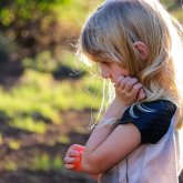 «Балақай ауыр хәлде»: Ақтөбелік жүргізуші 8 жасар қызды қағып кеткен