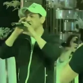 «Сандықтан шықты ма?»: Ерболат Құдайбергеннің тойда ән салып жүрген видеосы тарады (ВИДЕО)