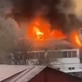 Алматыда балалар үйі ғимараты өртеніп жатыр