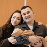 «Кө*іңді қысып қара балаға дедім»: Елдос «Колобок» сәбилі болудың қиындығын айтты (ФОТО)