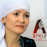 «Еліктегіш-солықтағыш қазақ»: Сәуле Әбілдаханқызы түнде туған күнмен құттықтайтындарды заңмен тыйым салу керектігін айтты