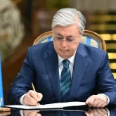Тоқаев Парламент ұсынған еліміздің үш жылдық бюджеті туралы заңға қол қойды
