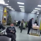 Өскеменде Beeline орталығында халық шу шығарды