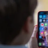 16 жасқа толмағандар әлеуметтік желіден шектелмек