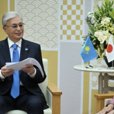 «Қош келдіңіз!»: Токио губернаторы Тоқаевты қазақ тілінде қарсы алды (ВИДЕО)