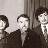 «Екі балам да «әке» демеді»: Асанәлі Әшімов өкінішін айтып, көзіне жас алды (ВИДЕО)