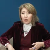 «Сауатсыз әншілер, мағынасыз әндер көп»: Жеңіс Ысқақова әріптестерін сынап тастады (ВИДЕО)