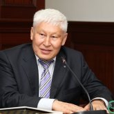 «Ондай байлықтың пайдасы шамалы»: Асқар Жұмаділдаевтың қазақ тілі туралы пікірі көптің ашуына тиді (ВИДЕО)