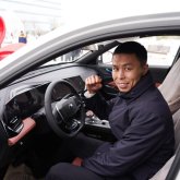 Екі дүркін әлем чемпионы Сәкен Бибосынов пен каратэші Әсел Қанайға автокөлік сыйға берілді