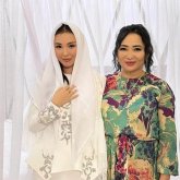 «Тілі шығайын депті»: Гүлзира Айдарбекованың кіші келіні көптің сынына ұшырады (ВИДЕО)