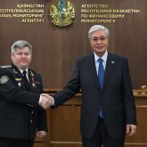 Тоқаев Қаржылық мониторинг агенттігінің бір топ қызметкерін марапаттады
