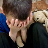 «Бұрынғы күйеуіне ерегескен»: Таразда әйел өз баласын аяусыз ұрып-соққан (ВИДЕО)