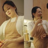 «Ошағының берекесі»: Кәмшат Жолдыбаева ас әзірлеп, макияжсыз түрін көрсетті (ВИДЕО)