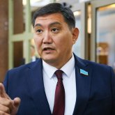 «Халыққа өтірік айтуды доғару керек»: Депутат шенеуніктерді ашық сынға алды