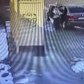 Тараздағы сұмдық: Екі ер адам 13 жастағы қызды аялдамадан ұрлап кетпек болған (ВИДЕО)