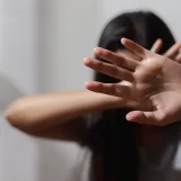 «ВИЧ жұқтырған»: Алматыда 13 жастағы қызды әкесінің досы зорлады деген күдікке ілінді