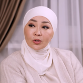 «Аллаһтың салығын төлеуді ұмытпаңыз»: Айнұр Тұрсынбаева қасиетті айда көпшілікке үндеу жасады (ВИДЕО)