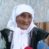«Құрт жайып, үй тірлігіне араласады»: Елдегі ең қарт тұрғын 116 жастан асты