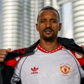 Әйгілі футболшы Луиш Нани қазақ қыздарына ән арнап, ерекше құттықтады (ВИДЕО)