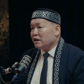 «Әкім көрсе тұра жүгіреді»: Жұмамұрат Шәмші ғалымдардың жағымпаз болып кеткенін сынға алды (ВИДЕО)