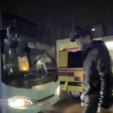 Таразда автобус ішінде жанжал болып, жолаушы жүргізушіні пышақтаған (ВИДЕО)