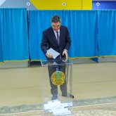 Олжас Бектенов ҚР жаңа Конституциясын қабылдау жөніндегі референдумда дауыс берді