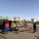 Ішінде жүкті әйел болған: Ақтөбеде жедел жәрдем көлігі аударылып қалды (ФОТО)