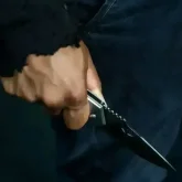 Жағдайы ауыр: Өскеменде 16-жастағы қызды пышақтап кетті