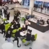 Астанадағы сауда орталығында жастар жаппай төбелесті (ВИДЕО)