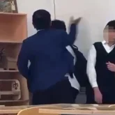 Астанадағы мектепте мұғалім оқушыларды ұрып, былапыт сөздер айтып келген (ВИДЕО)