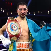 «Айдан анық»: танымал промоутер Жәнібек Әлімханұлының белбеуін тартып алуды ұсынды