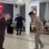 «Биді әбден сағыныпты»: Түрмеден шыққан Мейіржан Төребаев тойда көзге түсті (ВИДЕО)