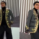 «Байларға бәрі болады»: Тұрсын Алагөзов подиумда биін билеп жүріп өтті (ВИДЕО)