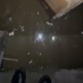 1 ай бойы үйді су басып жатыр: Щучинскіде жертөледегі су үйді құлатуы мүмкін