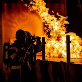Ішінде 5 бала болған: Павлодарда тұрғын үй отқа оранды