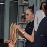 Пәтерден гауһар сырғаға дейін: Баян Алагөзова Меруерт Өтекешоваға бағалы сыйлықтар табыстады (ВИДЕО)