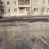 Семей әкімдігінің уәдесіне сенген жұрт батпақ кешіп келеді