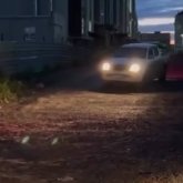 Әкімдік бордюрді тізіп қойған: Ақтөбедегі «Алтынорда» тұрғындары батпақ кешіп өмір сүруге мәжбүр