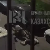 Алматыда бес жігіт екі адамды аяусыз соққыға жыққан