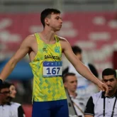 Максим Сажнев ел рекордын жаңартып, әлем чемпионатының финалына шықты