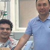 «Барлықтарыңызды құшақтадым»: Кенжебек Жанәбілов жүрегіне жасалған отадан кейін үн қатты (ФОТО)