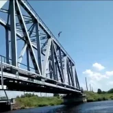 Өскеменде ер адам Ертіс өзенінің көпірінен секіріп кетті