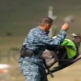 Көшпенділер ойындарында бүркіт полицейге шабуыл жасады (ВИДЕО)