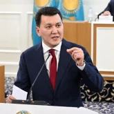 «Жершілдіктің белгілері байқалады»: Ерлан Қарин ескерткіштер мәселесін көтерді (ВИДЕО)