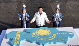 Салмағы 100 келі: Қазақстан картасы үлгісіндегі торт елді таңқалдырды (ВИДЕО)